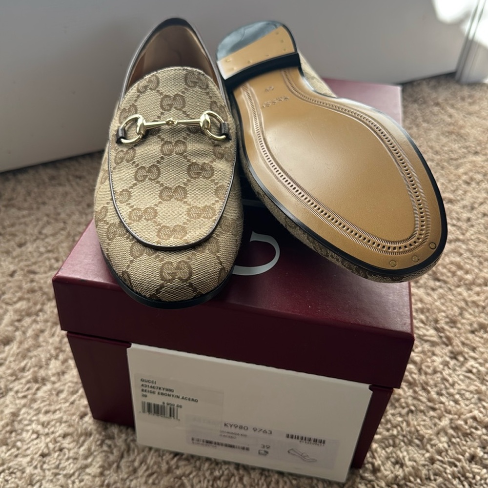 Gucci Brown Loafers - New - Never Worn - Size 39 (fits 9 US)